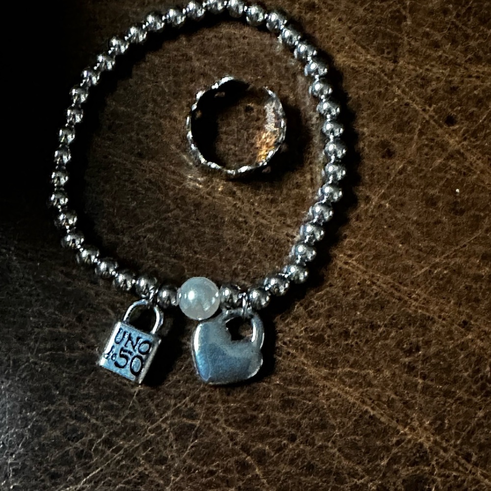 Beaded silver tone with pearl and heart charm bracelet with silver tone toe ring